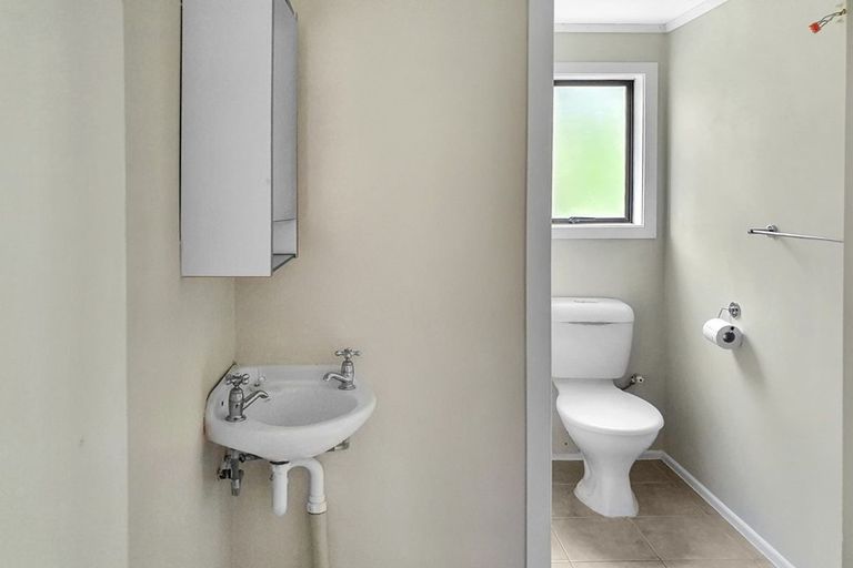 Photo of property in 161 Horsman Road, Waitakere, Henderson, 0782