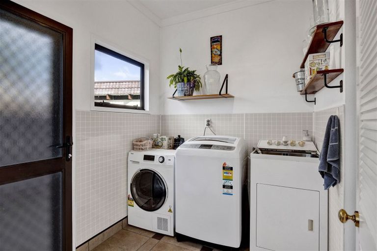 Photo of property in 15 Kowhai Street, Hawera, 4610