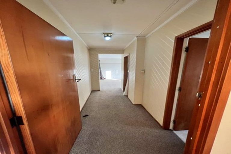 Photo of property in 1/520 Beach Road, Murrays Bay, Auckland, 0630