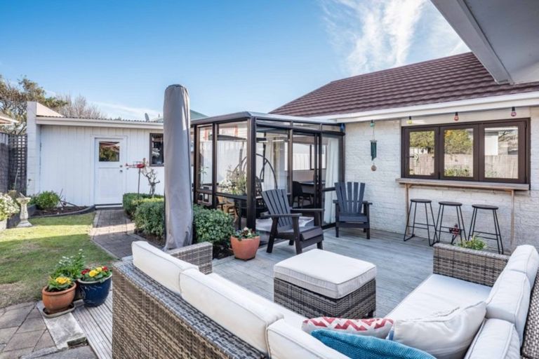 Photo of property in 2/50 Devonshire Road, Miramar, Wellington, 6022