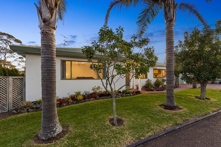 Photo of property in 14 Sunhill Road, Sunnyvale, Auckland, 0612