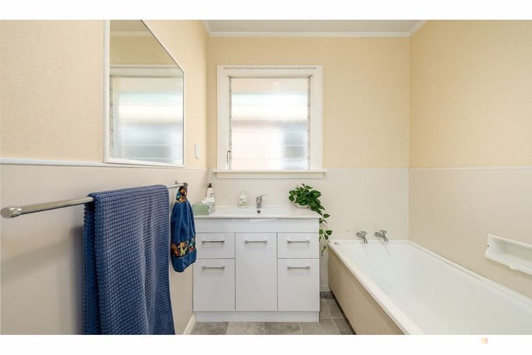 Photo of property in 30 Hughes Street, Waimate, 7924