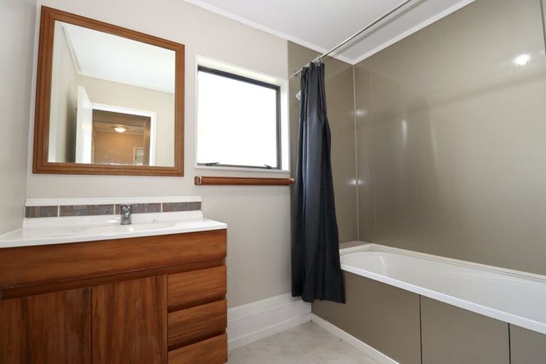 Photo of property in 1/5 Rosca Lane, Sunnyhills, Auckland, 2010