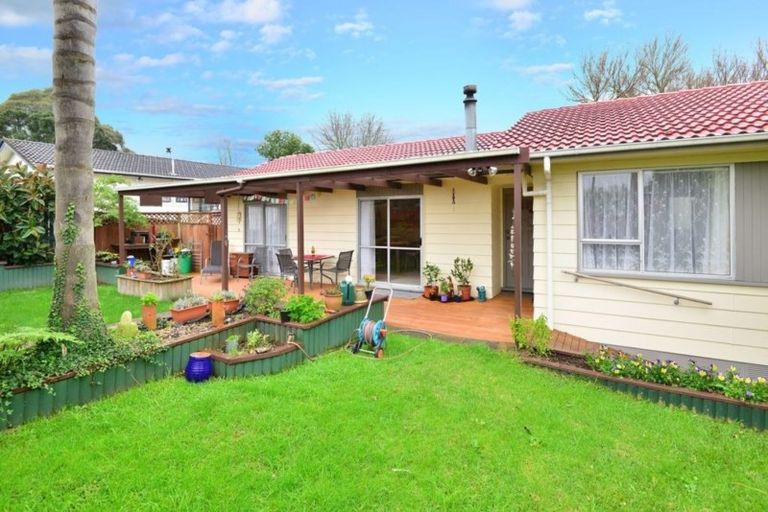 Photo of property in 5 Peterhouse Place, West Harbour, Auckland, 0618