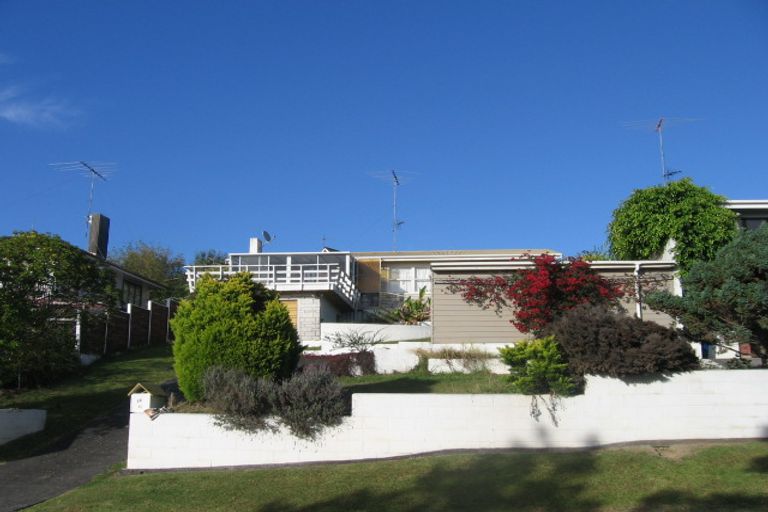 Photo of property in 52 Bruce Road, Glenfield, Auckland, 0629