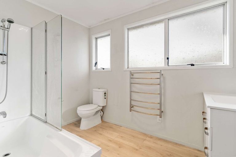 Photo of property in 21 Adel Place, Weymouth, Auckland, 2103