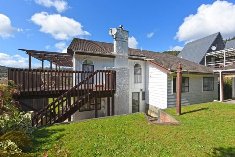 Photo of property in 6 Pioneer Grove, Silverstream, Upper Hutt, 5019