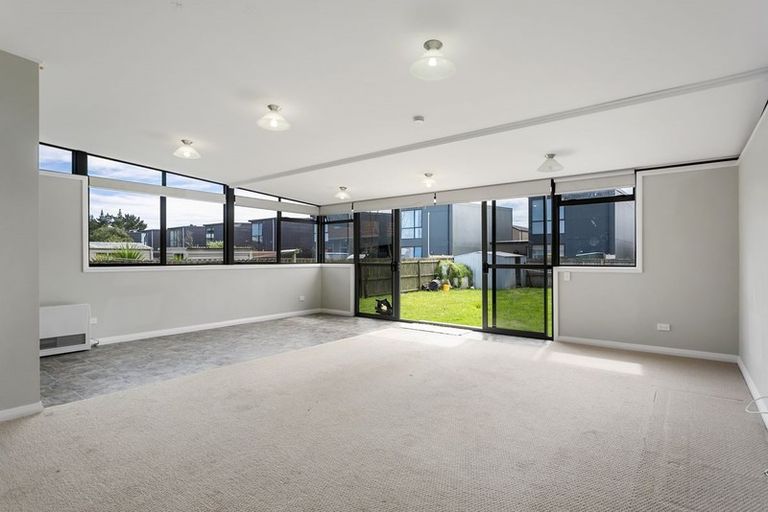 Photo of property in 8 Arimu Road, Papakura, 2110