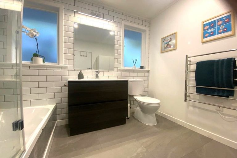 Photo of property in 129 Maupuia Road, Maupuia, Wellington, 6022