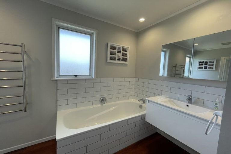 Photo of property in 1/73 Hellyers Street, Birkdale, Auckland, 0626