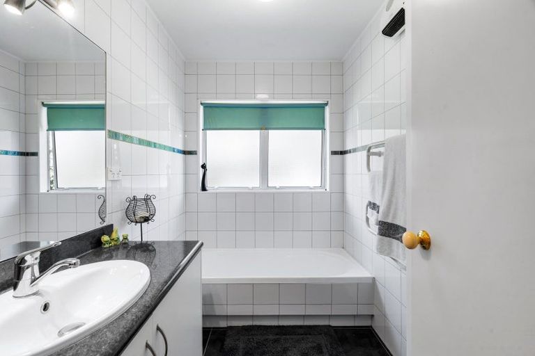 Photo of property in 14 Kingsgate Close, Havelock North, 4130