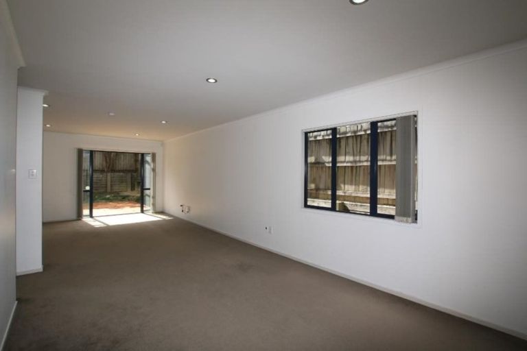 Photo of property in 17 Candlestick Place, Oteha, Auckland, 0632