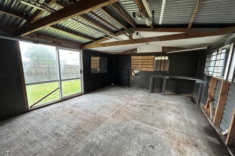 Photo of property in 8 Leatham Crescent, Opaheke, Papakura, 2113