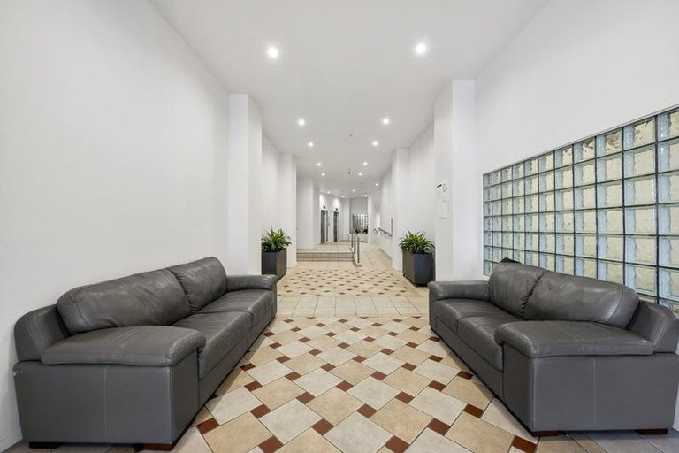 Photo of property in Stadium Garden Flats, 403/107 Thorndon Quay, Pipitea, Wellington, 6011