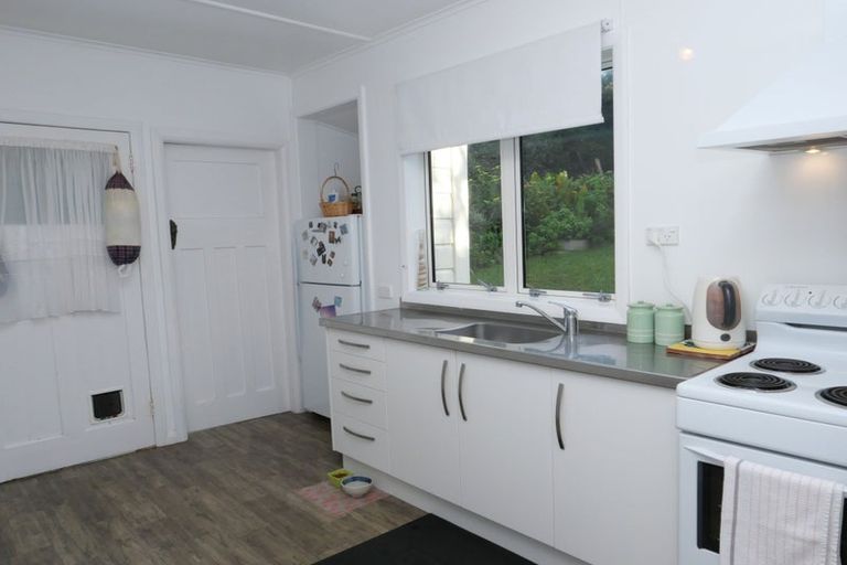 Photo of property in 61 Tutere Street, Waikanae Beach, Waikanae, 5036