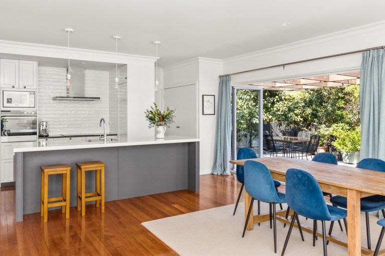 Photo of property in 28 Tauroa Road, Havelock North, 4130