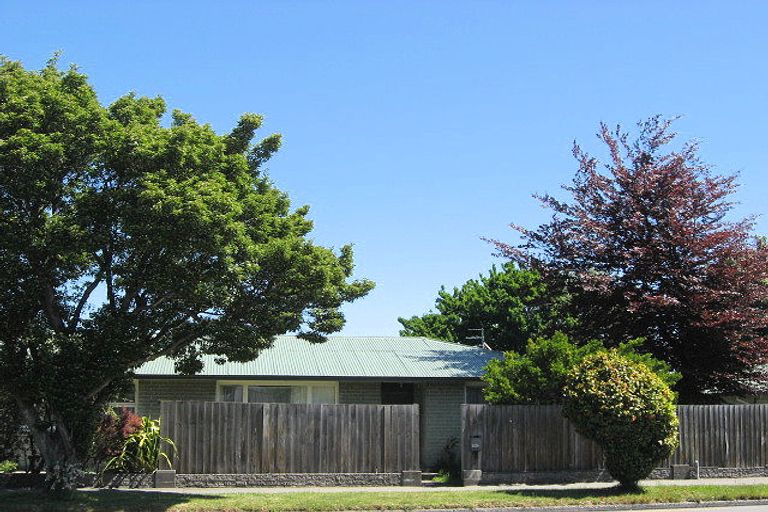 Photo of property in 2/105 Memorial Avenue, Burnside, Christchurch, 8053