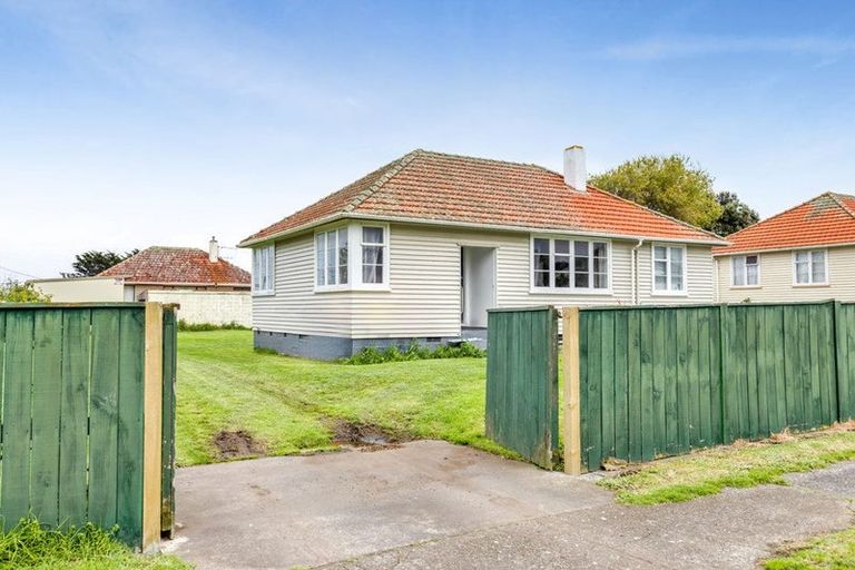 Photo of property in 179 Egmont Street, Patea, 4520