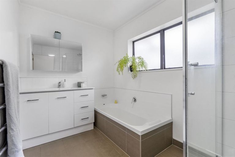 Photo of property in 34 Summermist Drive, Northpark, Auckland, 2013
