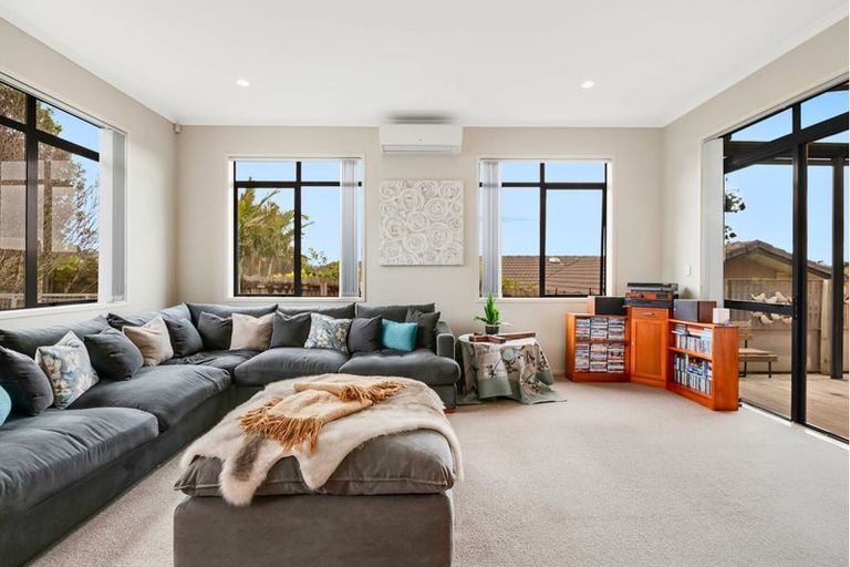 Photo of property in 4 Kingtide Place, Red Beach, 0932