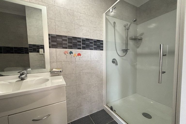 Photo of property in 40 Tiriwa Drive, Massey, Auckland, 0614