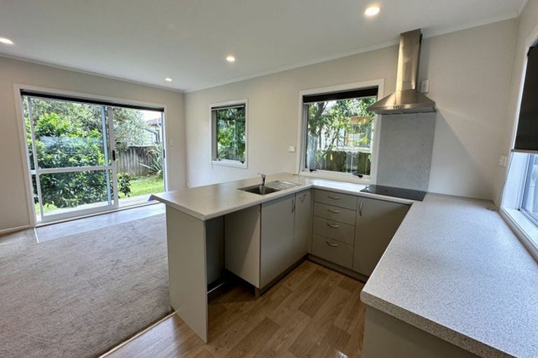 Photo of property in 22 Airdrie Road, Ranui, Auckland, 0612