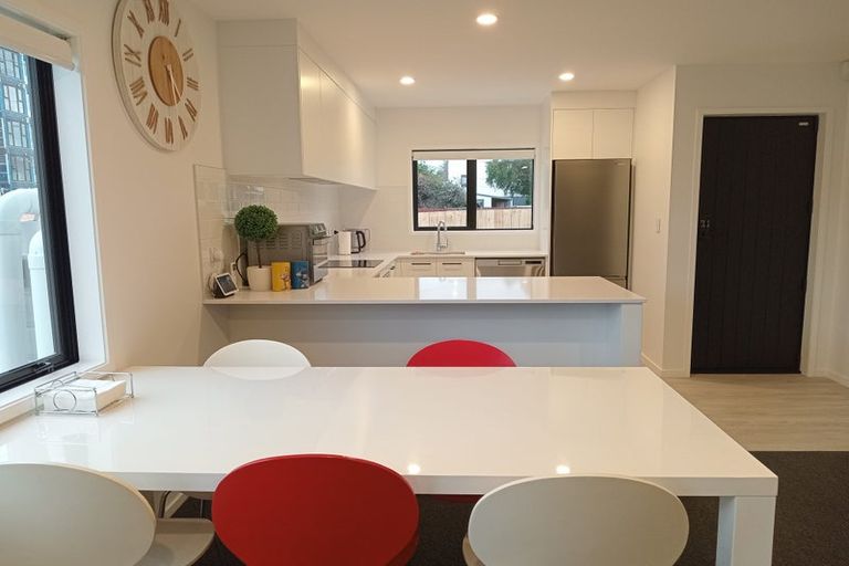 Photo of property in 216a Lake Road, Northcote, Auckland, 0627