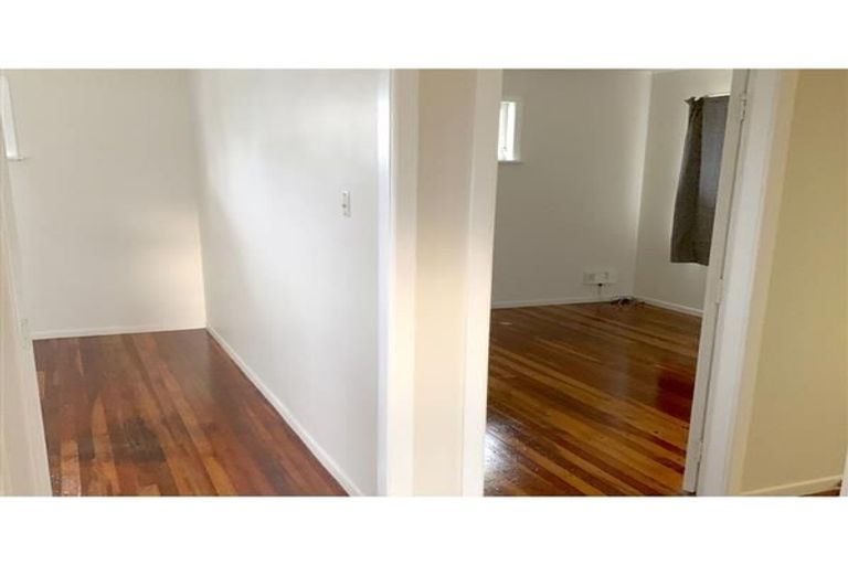 Photo of property in 5 Corsair Crescent, Mangere, Auckland, 2022