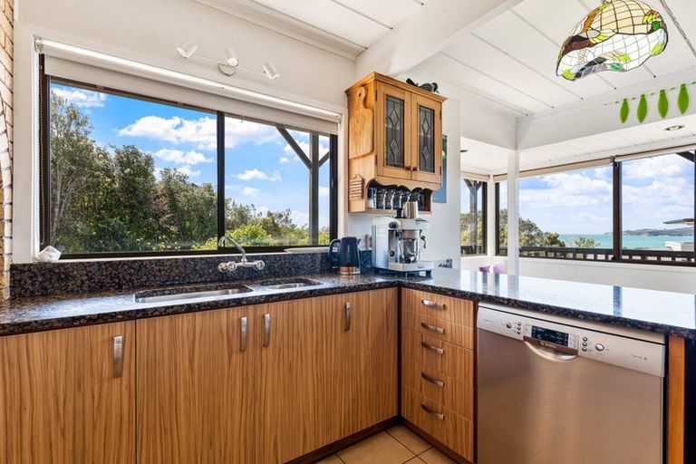 Photo of property in 12 Cooper Road, Stanmore Bay, Whangaparaoa, 0932