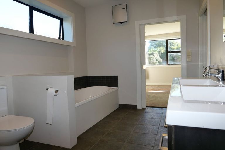 Photo of property in 51 William Street, Waikanae Beach, Waikanae, 5036