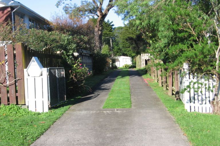 Photo of property in 12 Bridge Avenue, Te Atatu South, Auckland, 0610