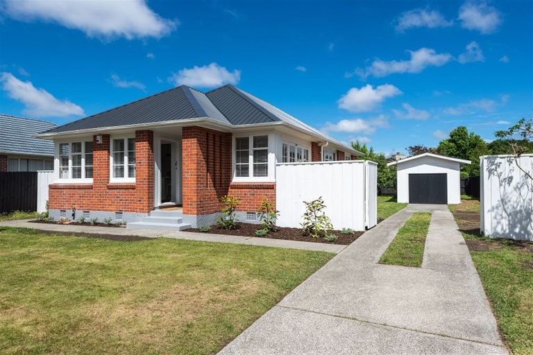 Photo of property in 17 Ballantyne Avenue, Upper Riccarton, Christchurch, 8041