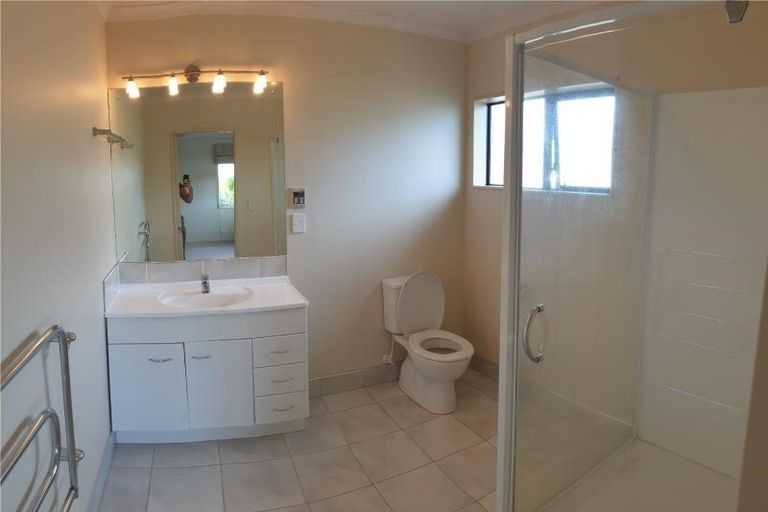 Photo of property in 24 Armstrong Farm Drive, East Tamaki Heights, Auckland, 2016