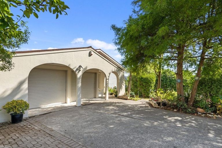 Photo of property in 2 Waterford Drive, Churton Park, Wellington, 6037