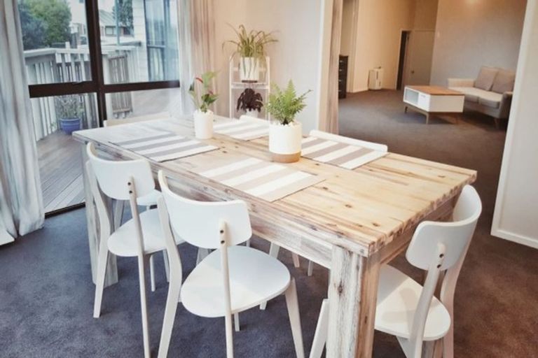 Photo of property in 4 Raphael Place, West Harbour, Auckland, 0618