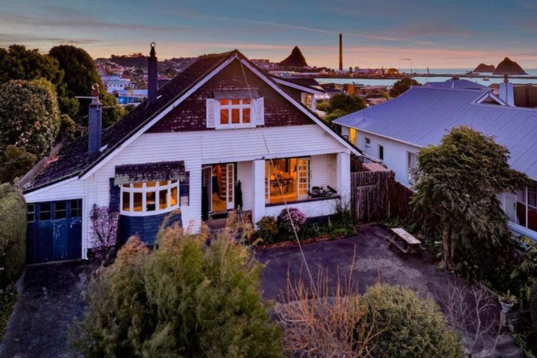 Photo of property in 4 Kitchener Terrace, Moturoa, New Plymouth, 4310