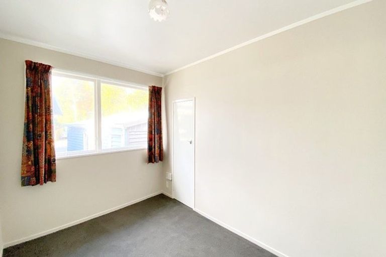 Photo of property in 37 Cheval Drive, Totara Vale, Auckland, 0629