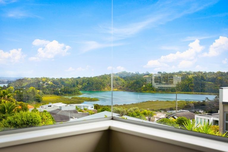 Photo of property in 13 Rangi Avenue, Schnapper Rock, Auckland, 0632