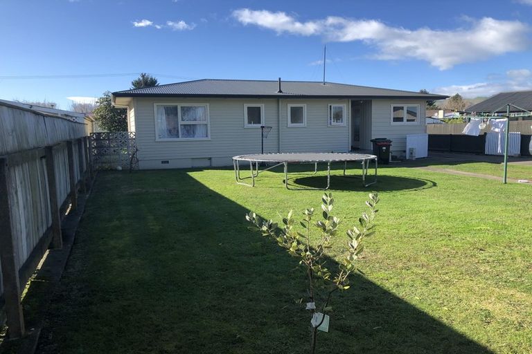 Photo of property in 19 Lipscombe Crescent, Havelock North, 4130