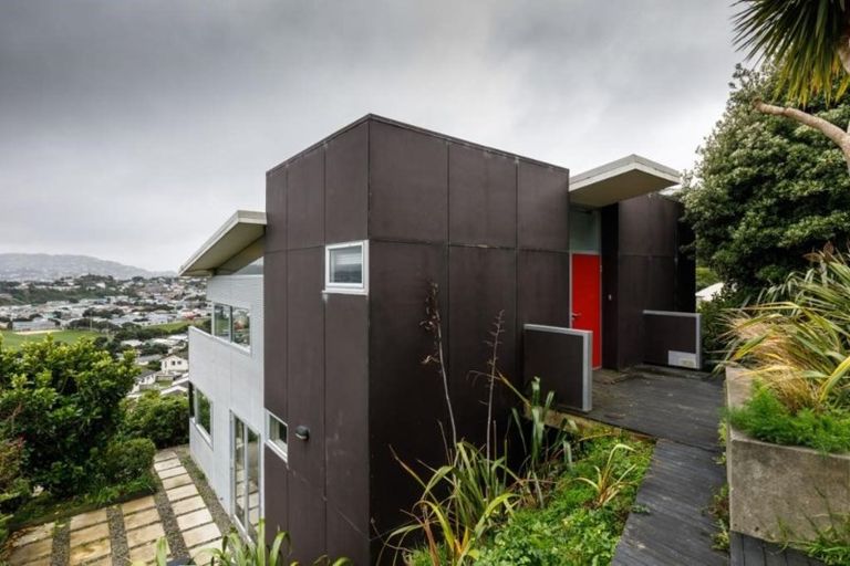 Photo of property in 124 Townsend Road, Miramar, Wellington, 6022