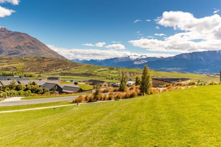 Photo of property in 33 Cappie Drive, Jacks Point, Queenstown, 9371