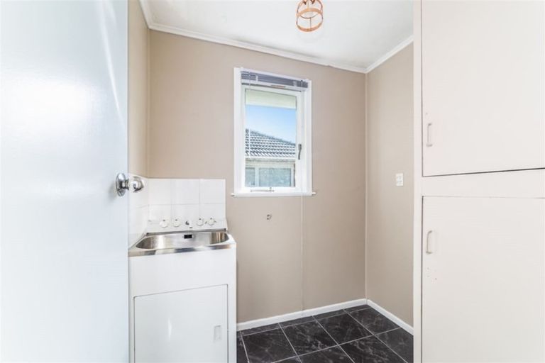 Photo of property in 3 Tamariki Avenue, Kelston, Auckland, 0602