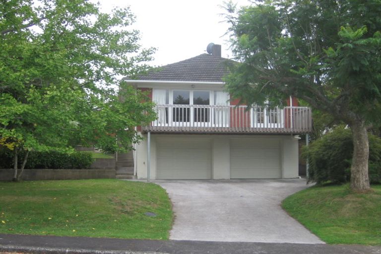 Photo of property in 19 James Evans Drive, Northcote, Auckland, 0627