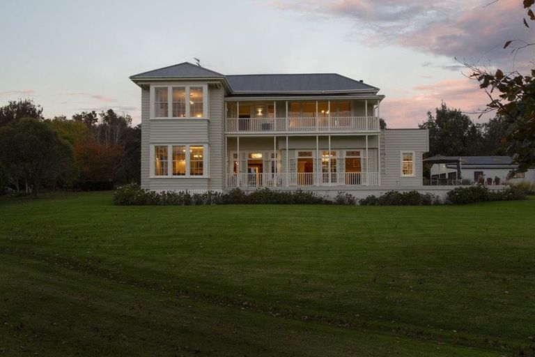 Photo of property in 26 Crosland Road, South Head, Helensville, 0874