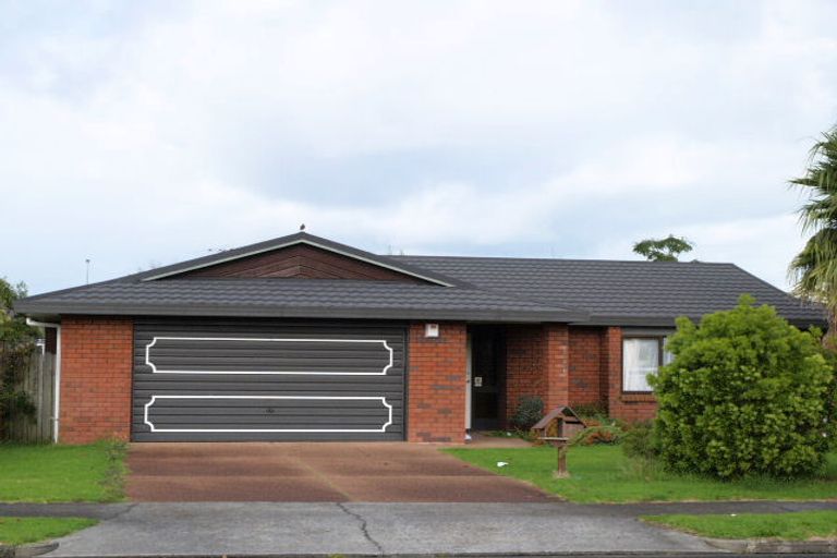 Photo of property in 18 Golfland Drive, Golflands, Auckland, 2013