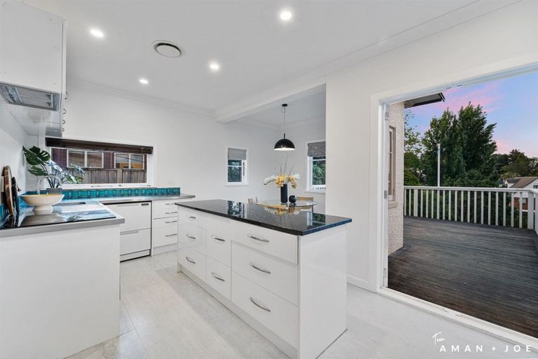 Photo of property in 12 Eastglen Road, Glen Eden, Auckland, 0602