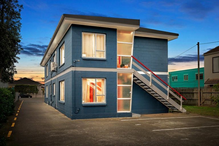Photo of property in 3/218 Onepu Road, Lyall Bay, Wellington, 6022