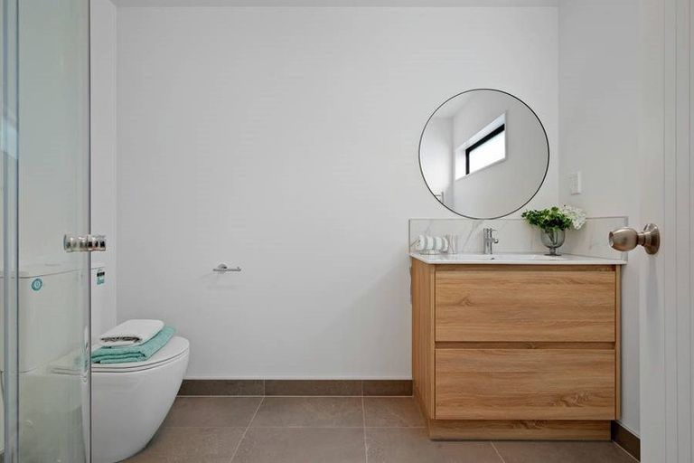 Photo of property in 26b Hutchinsons Road, Bucklands Beach, Auckland, 2014