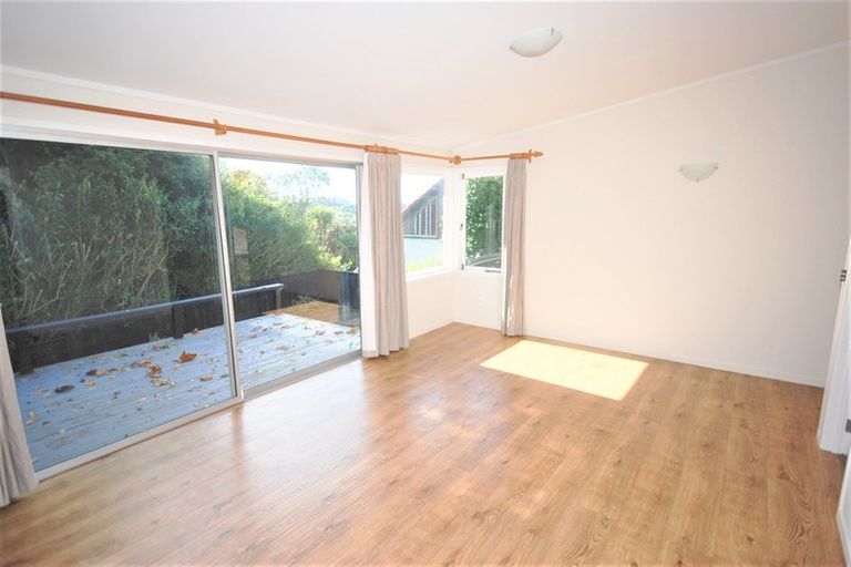 Photo of property in 2/64 Exmouth Road, Northcote, Auckland, 0627