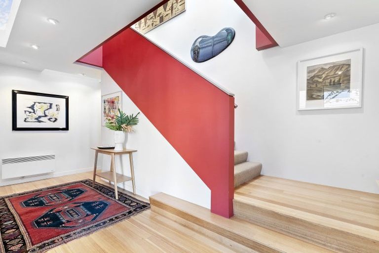 Photo of property in 96 Hill Street, Thorndon, Wellington, 6011